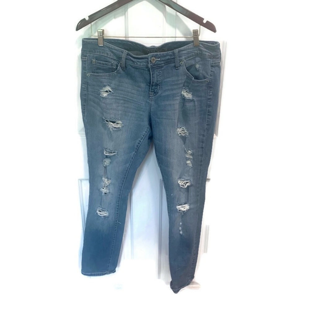 Torrid boyfriend distressed jeans size 12R